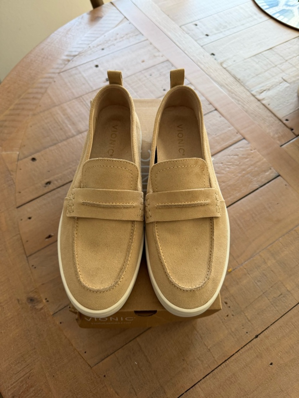 Vionic Chantel Sand 8.5 M Never Worn NWT
